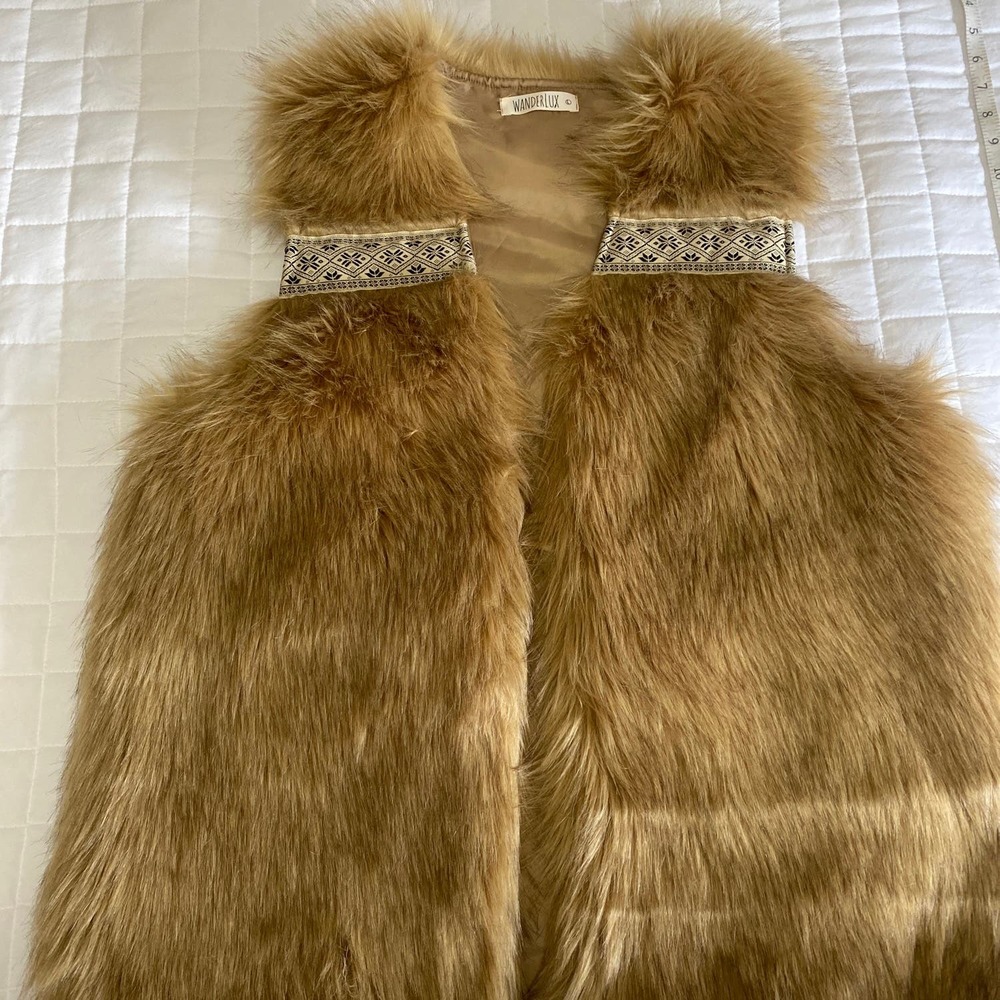 Wanderlux fur vest